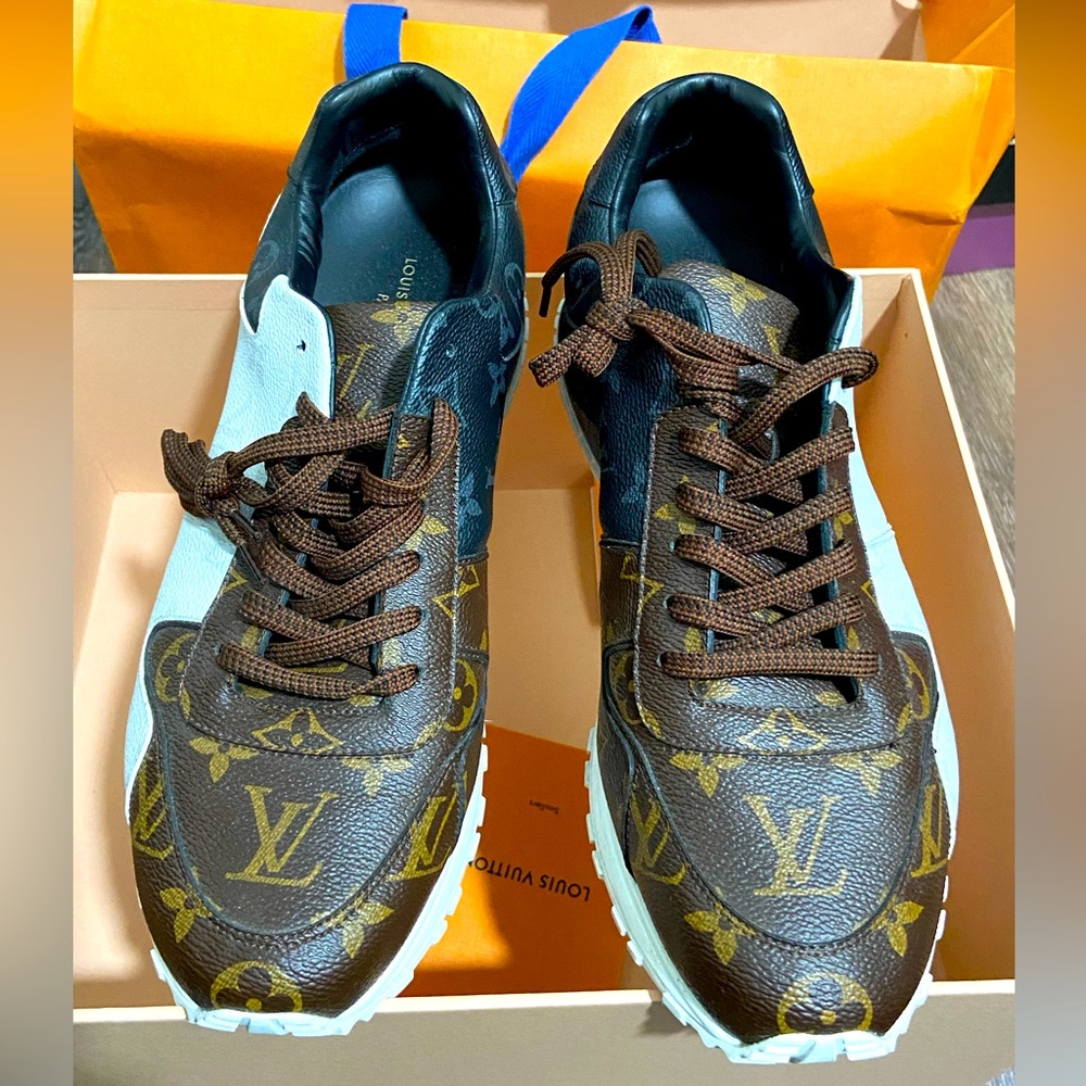 Selling these Louis Vuitton that’s only been worn once. Excellent condition.